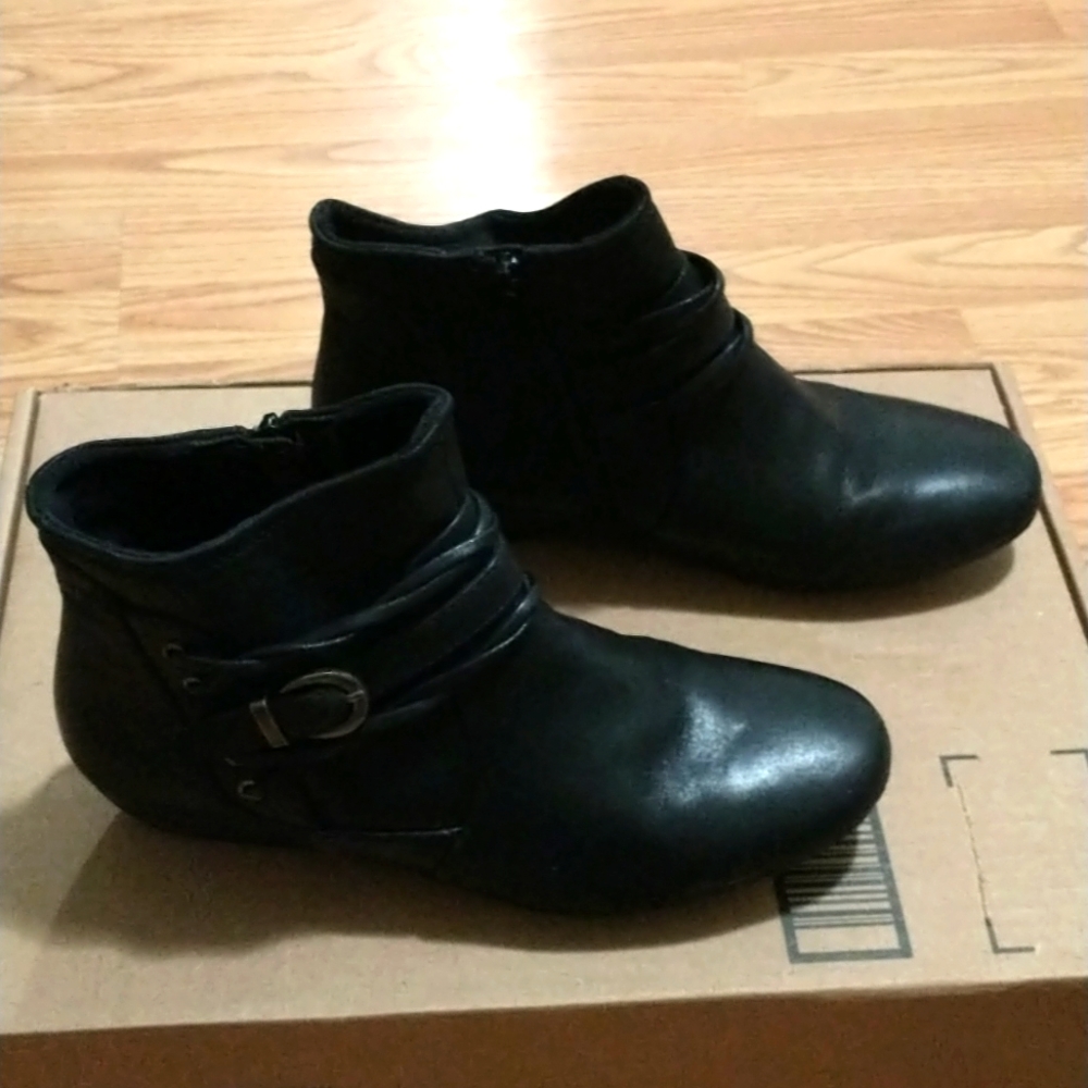 Rebound Pepper ankle booties